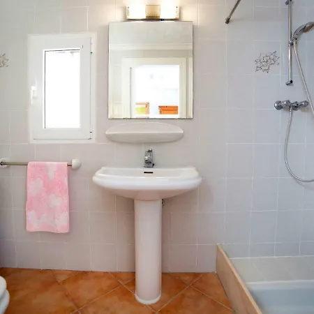 Amber By Interhome Calp